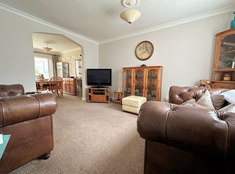 Property photo 2 of 19 Lounge