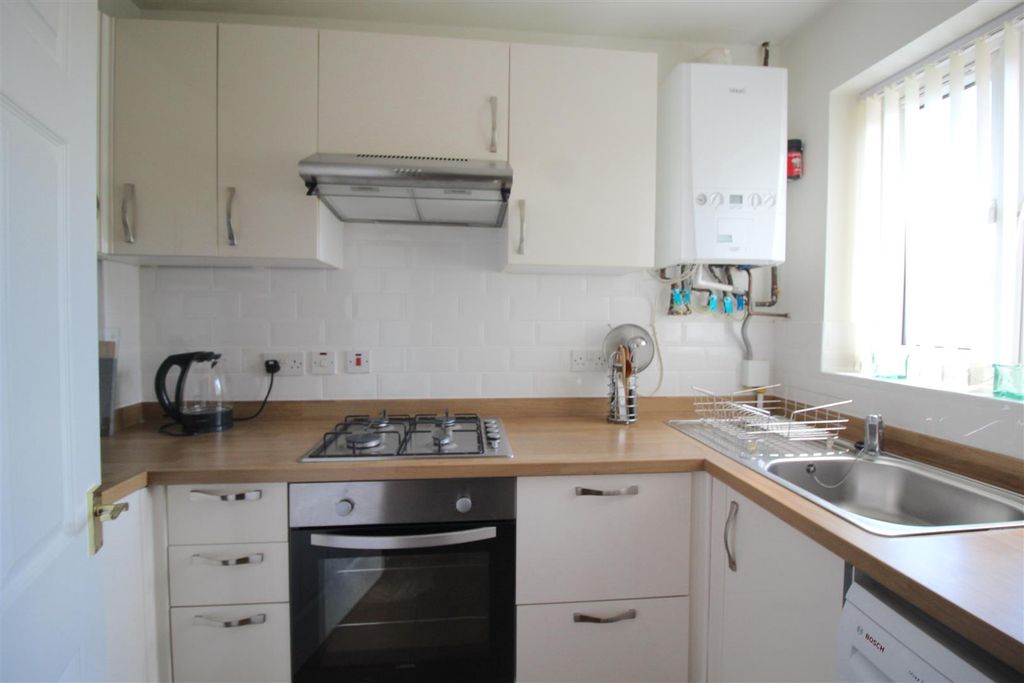 Property photo 3 of 14 Kitchen