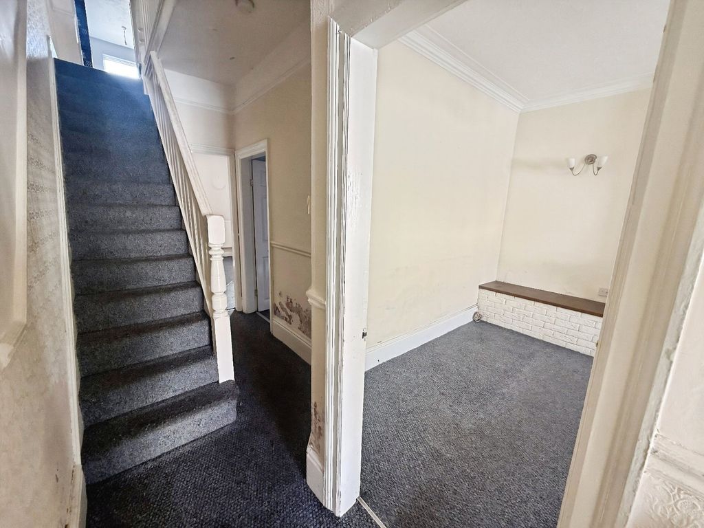 Property photo 2 of 16 Entrance Hall