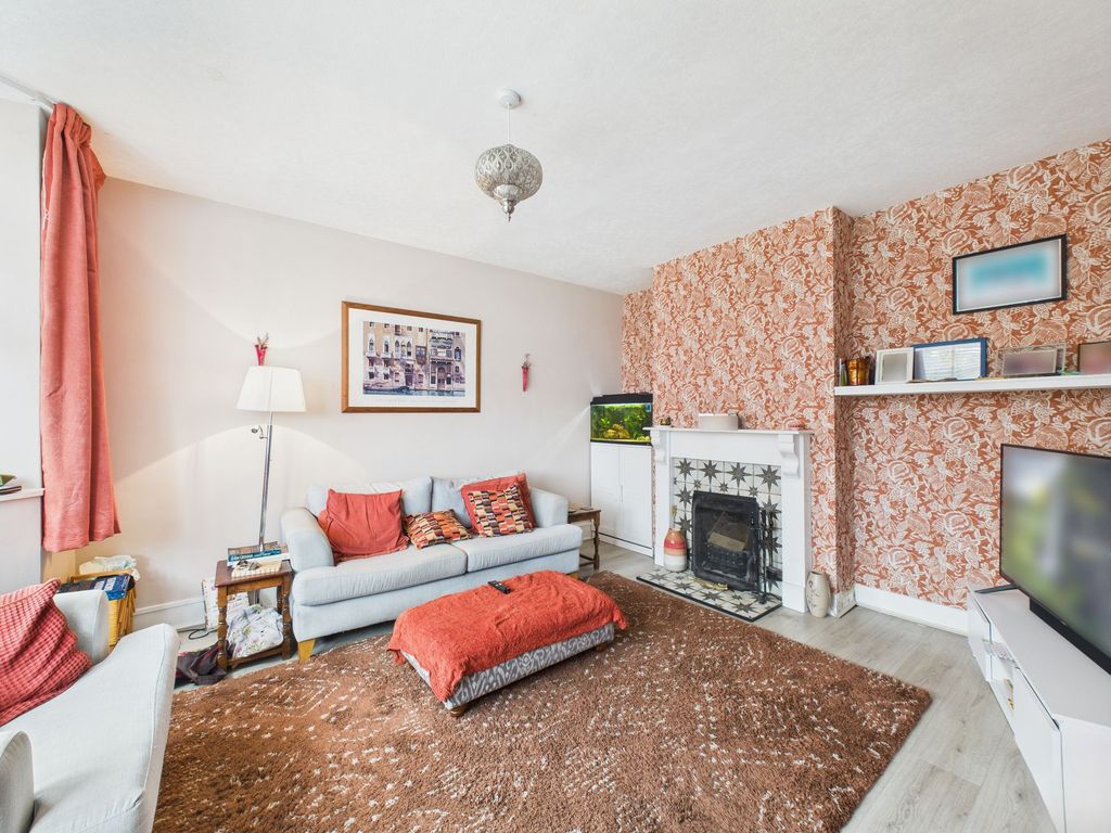 Property photo 2 of 22 Lounge