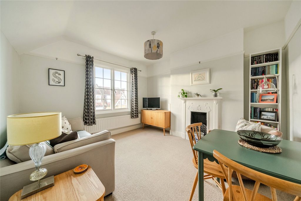 Property photo 2 of 12 Picture No. 14