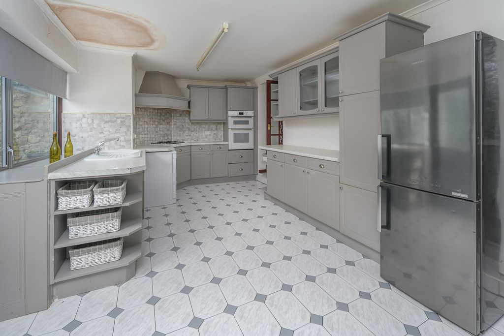 Property photo 2 of 29 Kitchen-2