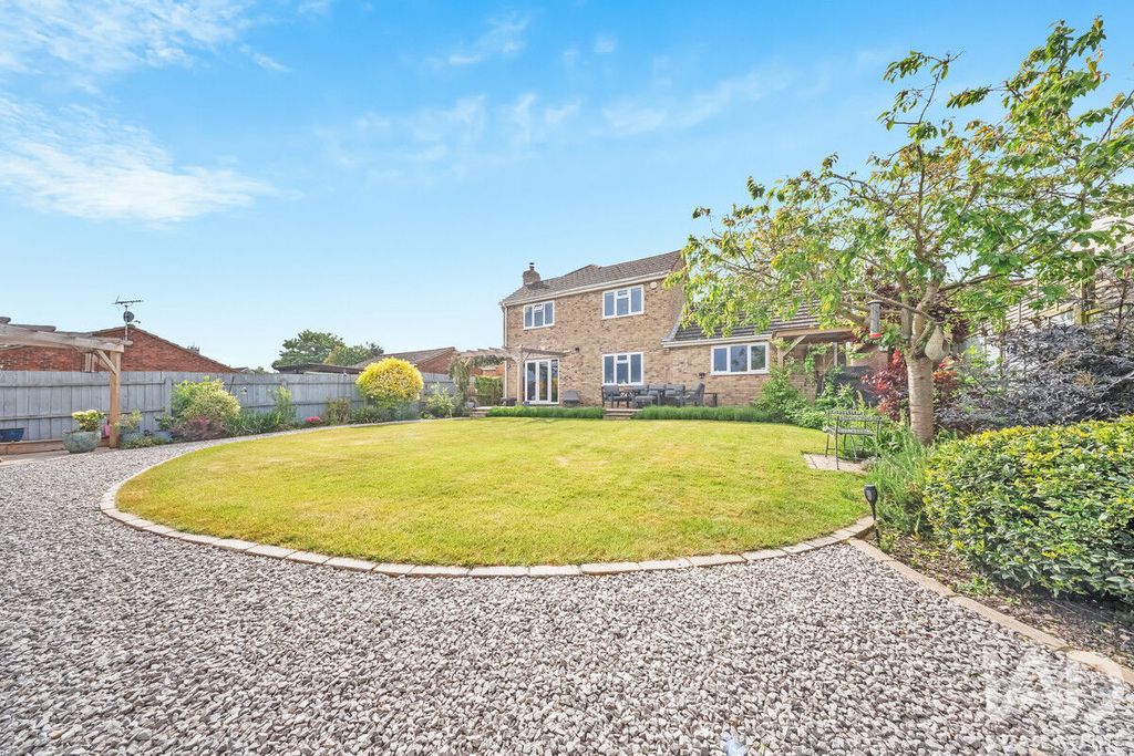 Property photo 2 of 37