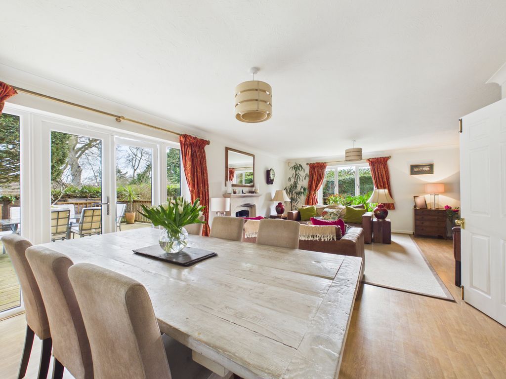 Property photo 3 of 29 Cam02536G0-Pr0062-Still012