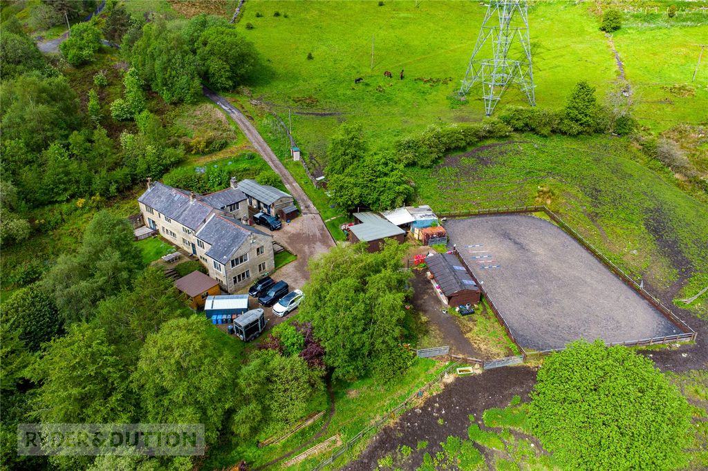 Property photo 1 of 32 Rams Clough