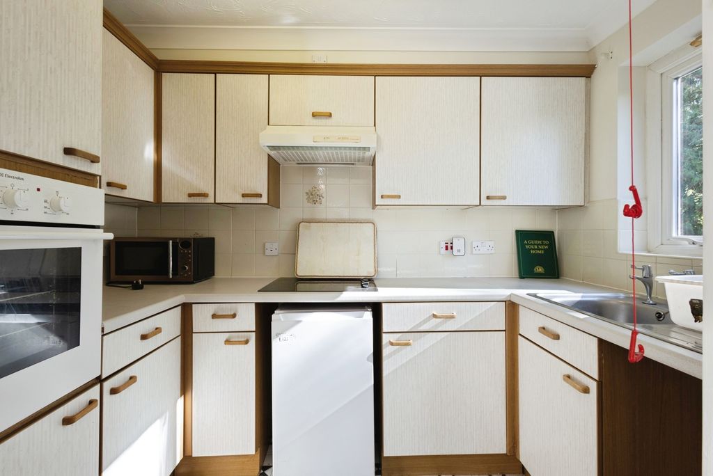 Property photo 2 of 18 Kitchen