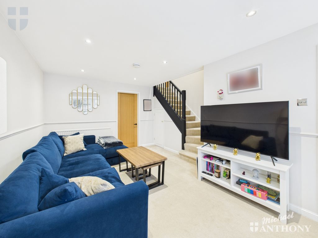 Property photo 3 of 10 Cam03852G0-Pr0516-Still012