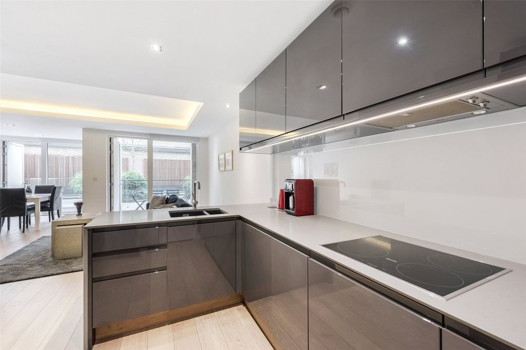 Property photo 2 of 14 Kitchen