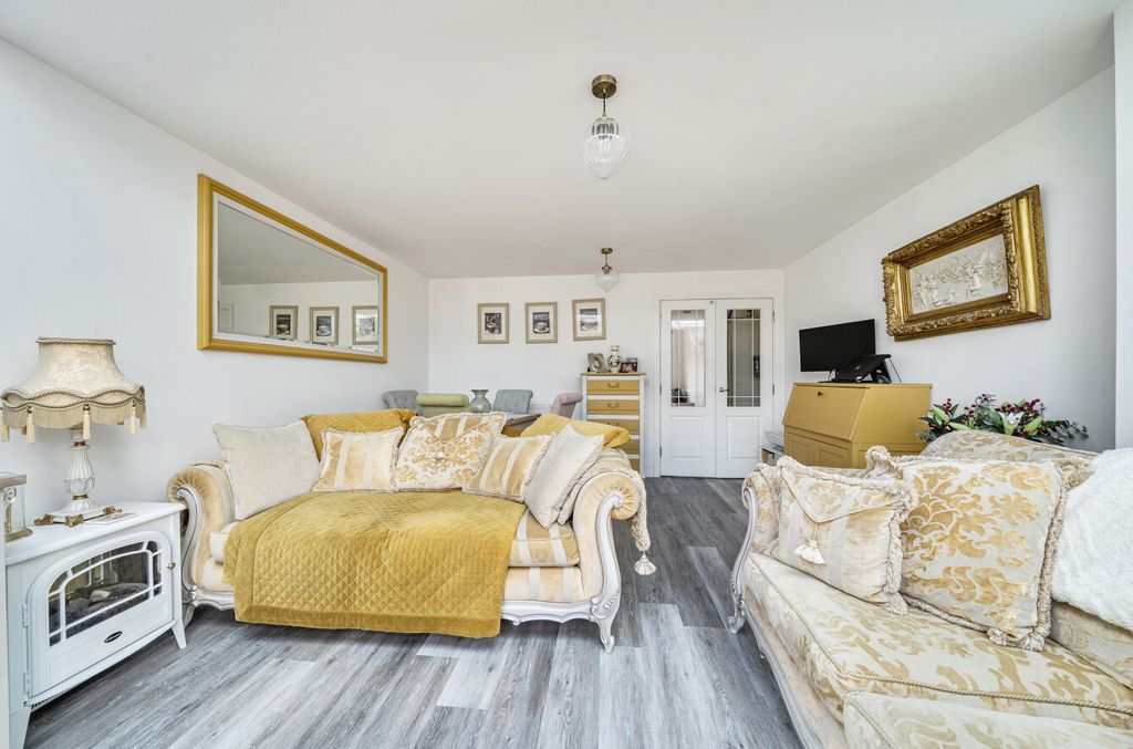 Property photo 3 of 12 1458380-14-6A0480...