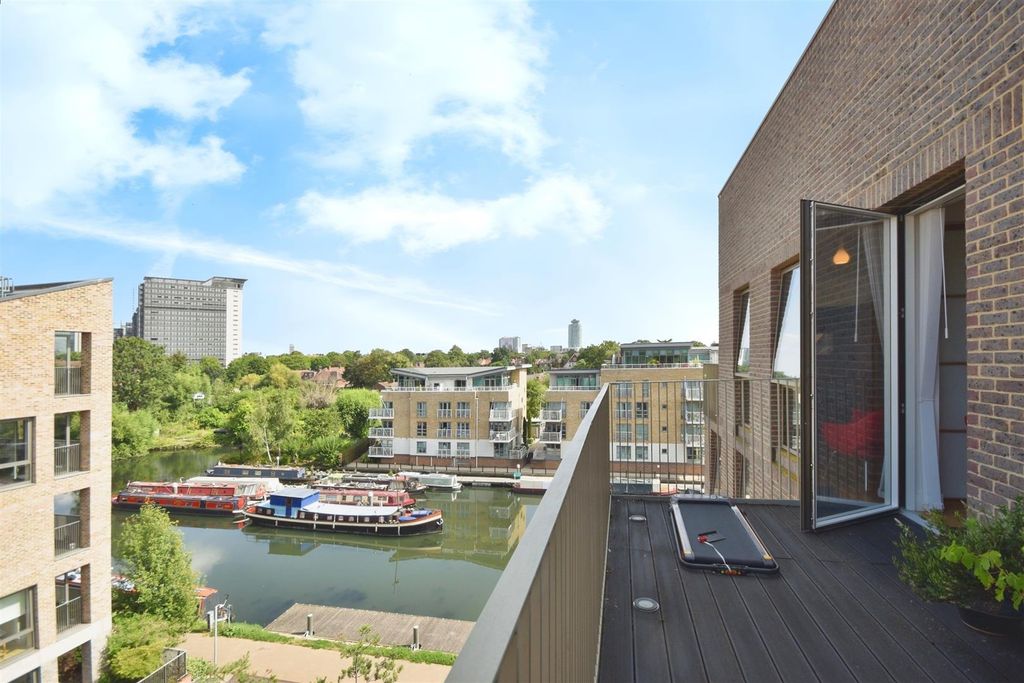 Additional image 8 of 3 bed flat for saleHalyard Court, Durham Wharf Drive, Brentford TW8