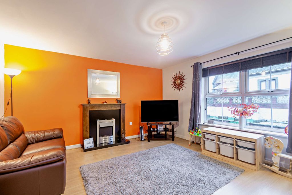 Property photo 2 of 18 Living Room