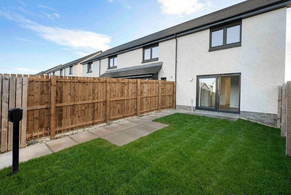 Property photo 2 of 35