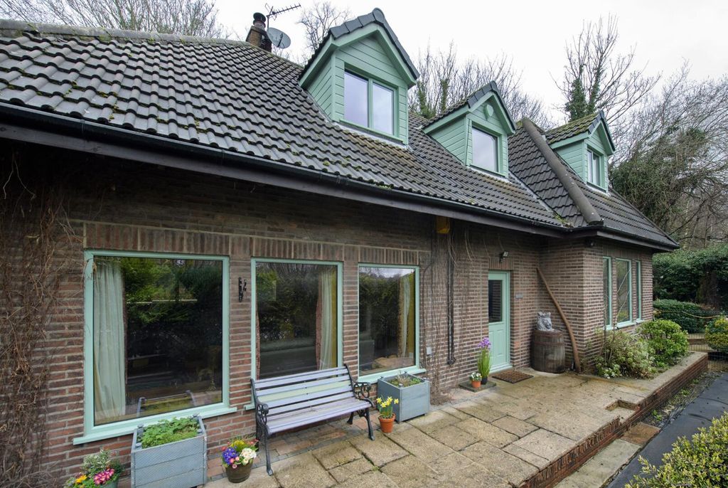 Property photo 1 of 22 Front (Exterior)