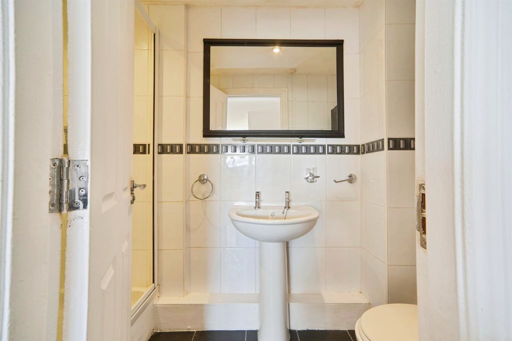 Additional image 8 of 3 bed flat for saleOwlcotes Road, Pudsey LS28