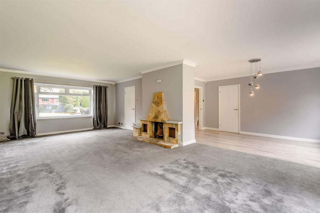 Property photo 3 of 21 8456915-Interior02-800.Jpg