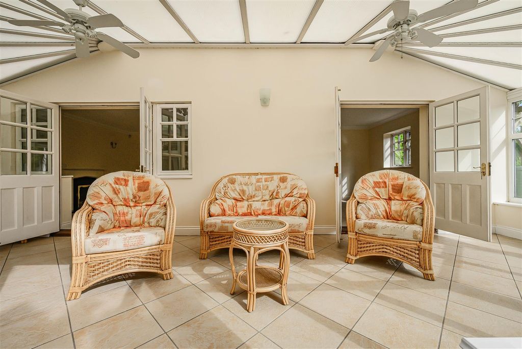 Property photo 3 of 30 4 Barbican Mews, Portchester-Small-Porticomarketin