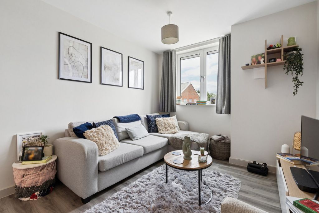 2 bed flat for saleWoodside Road, Amersham, Buckinghamshire HP6 photo 5