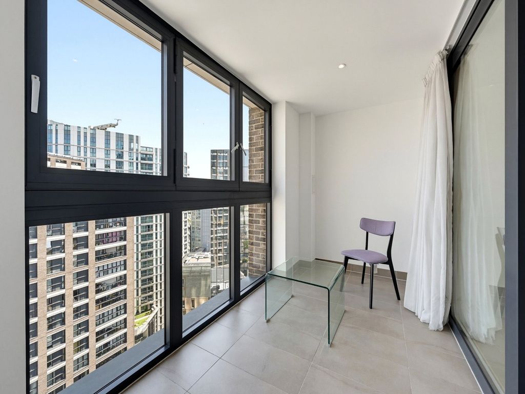 Property photo 2 of 14 Wiverton Tower