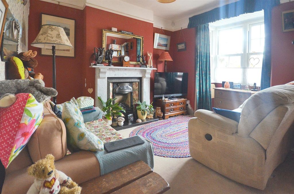 Property photo 2 of 10 Sitting Room
