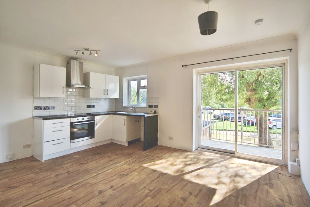 Property photo 2 of 11 Pbox-Img.Jpg