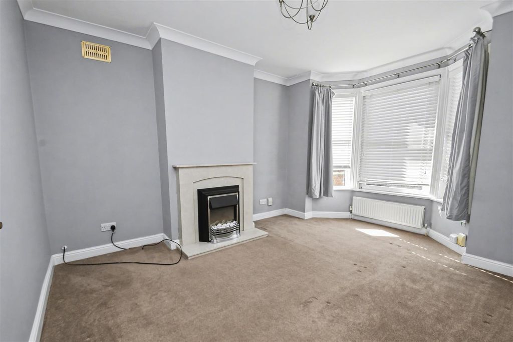 Property photo 2 of 8 Lounge.Jpg