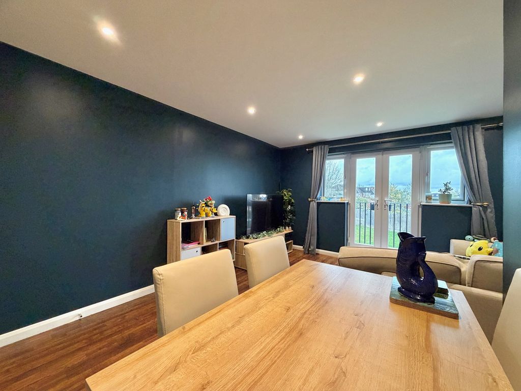 Property photo 3 of 11 Dining Area