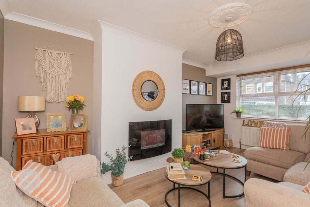 Property photo 2 of 27 Picture No. 17