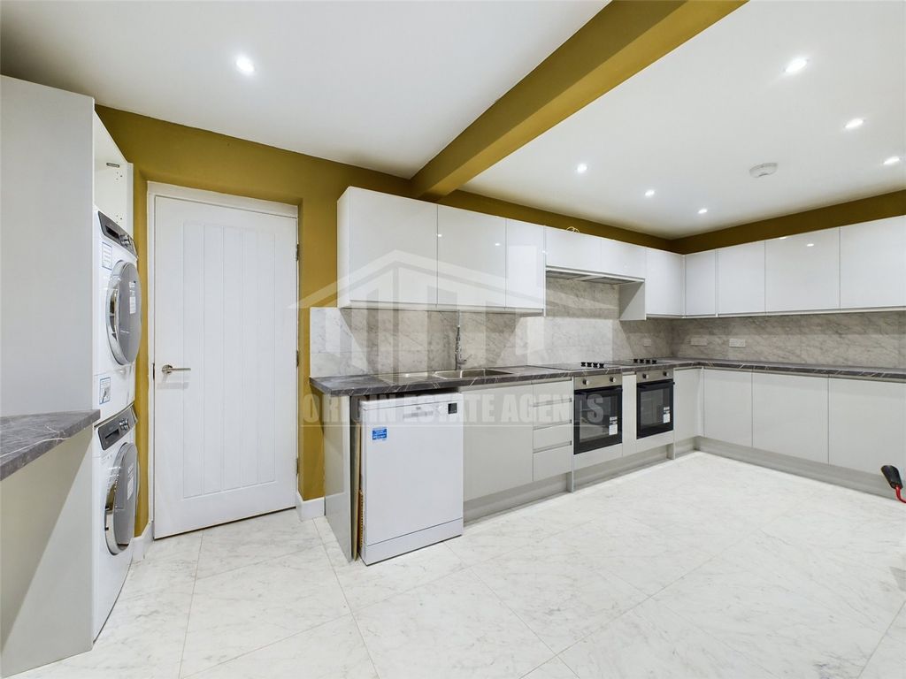 Property photo 3 of 23 Picture No. 14