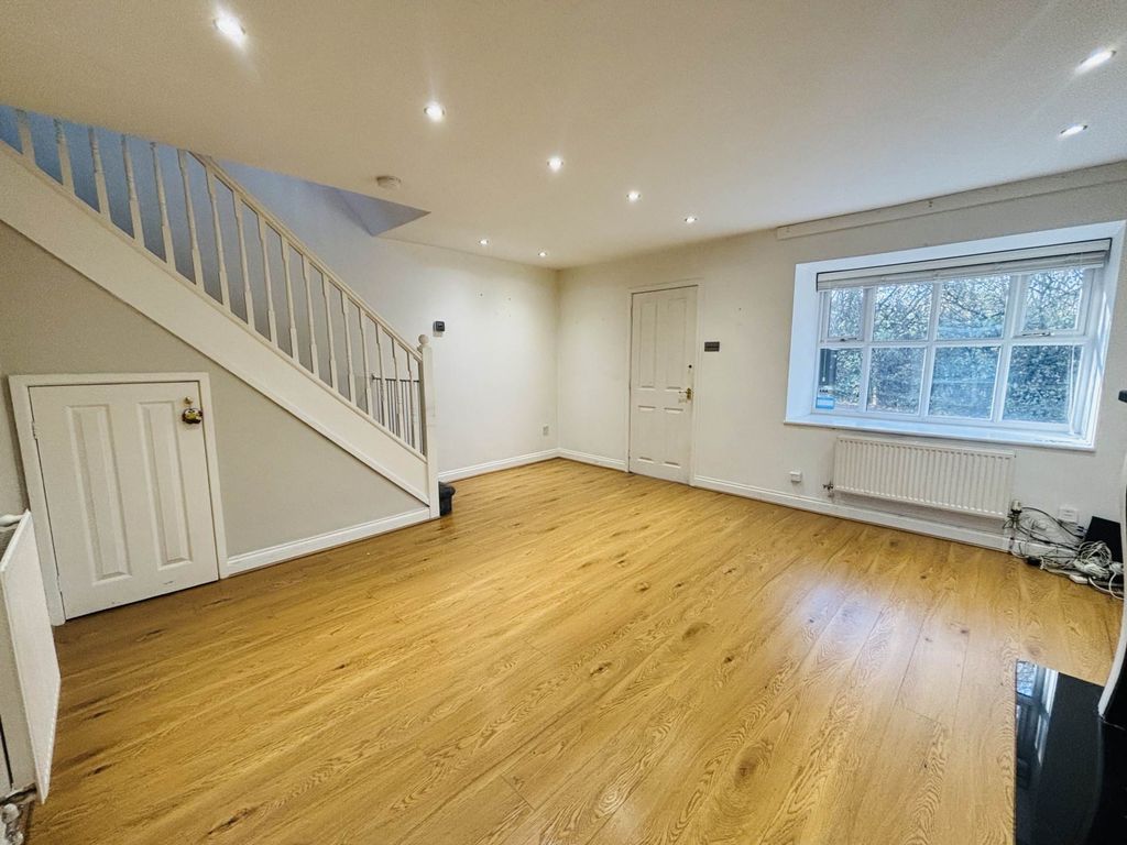 Property photo 2 of 33