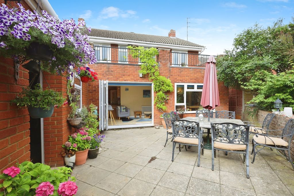 Property photo 2 of 24