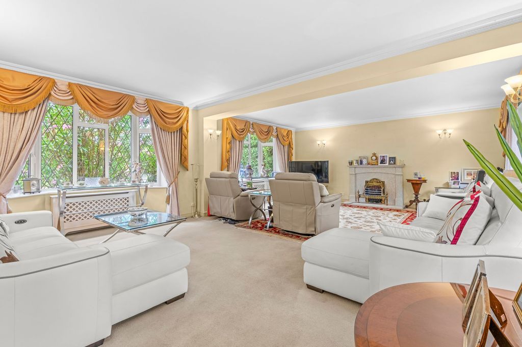 Property photo 2 of 18