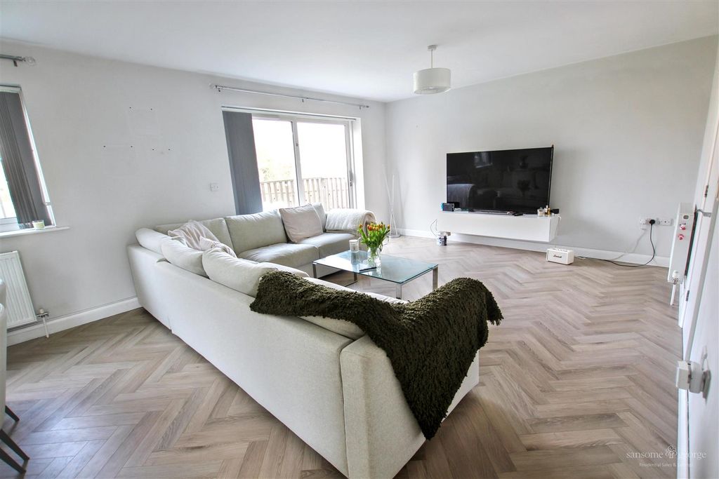 Property photo 3 of 18 Living Room