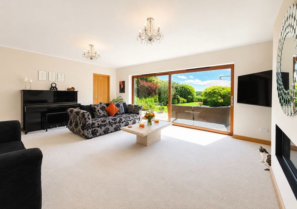 Property photo 3 of 32