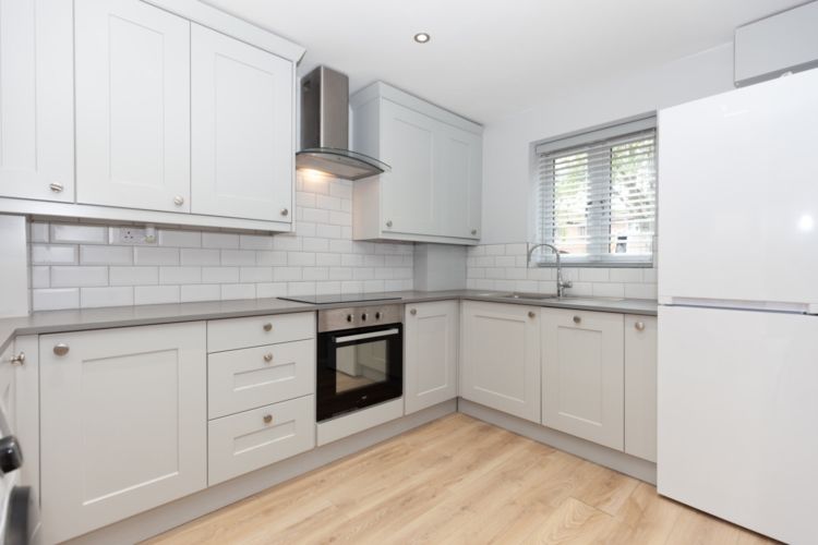 Property photo 3 of 10 Kitchen