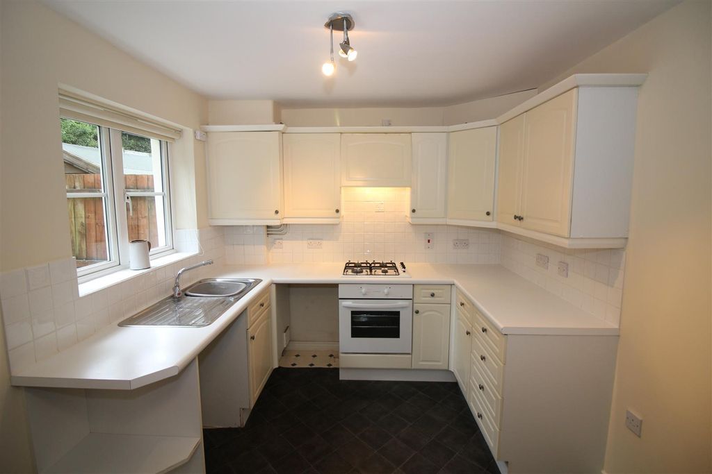 Property photo 3 of 8 Kitchen