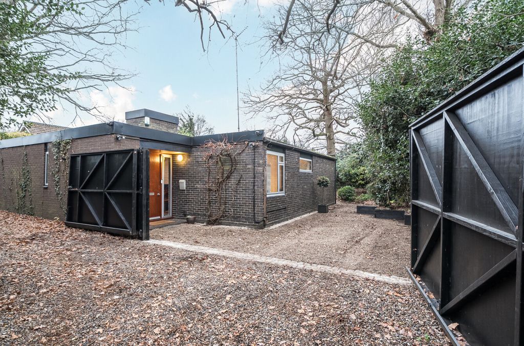 Property photo 2 of 11 1388590-58-694312...