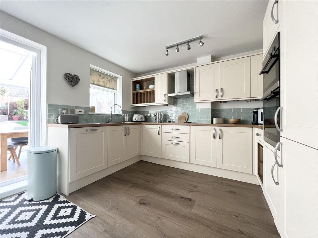 Property photo 1 of 17 Kitchen/Diner