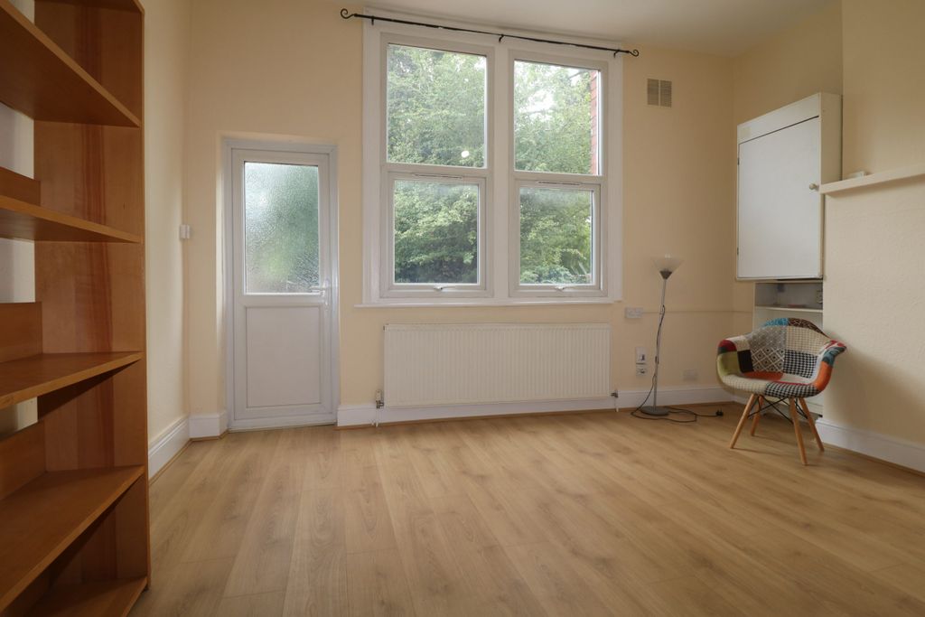Property photo 1 of 3