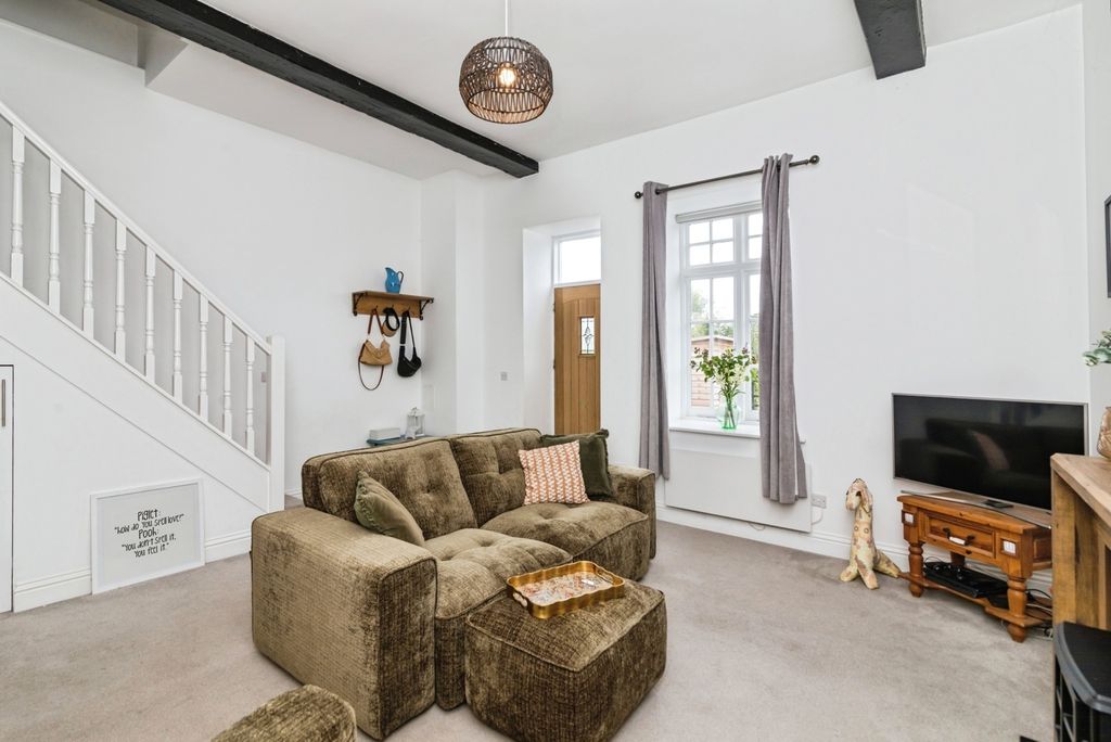 Property photo 3 of 17 Sitting Room