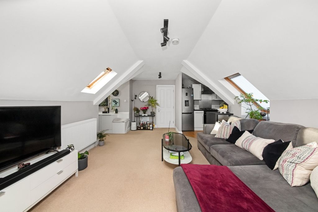 Property photo 3 of 16 5374574