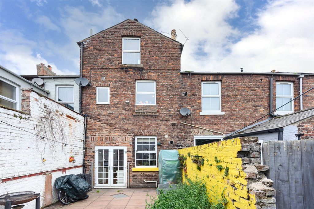 Property photo 3 of 12 External