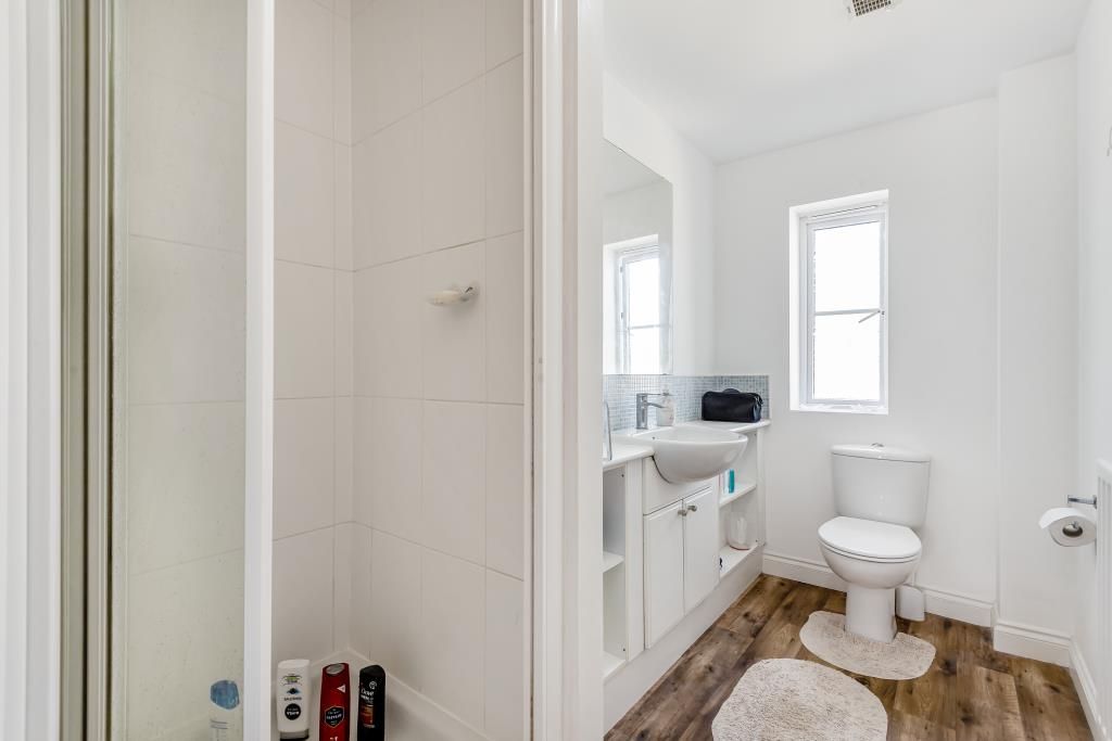 Property photo 3 of 10 Bathroom