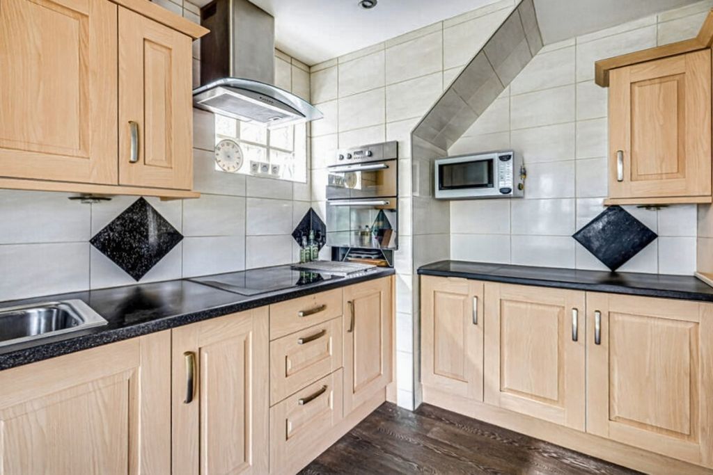 Property photo 3 of 20