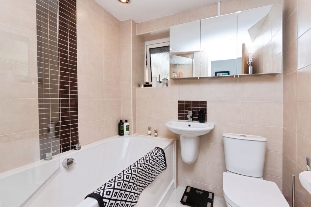 Property photo 3 of 17 Photo