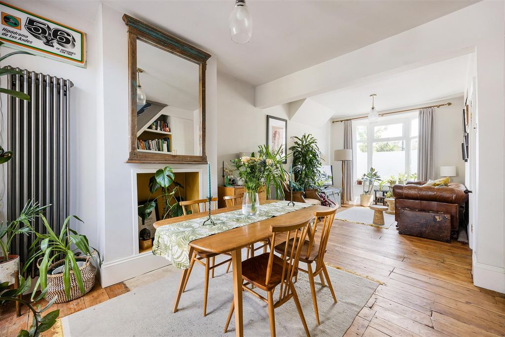 Property photo 3 of 38 Suffolk Street, E7