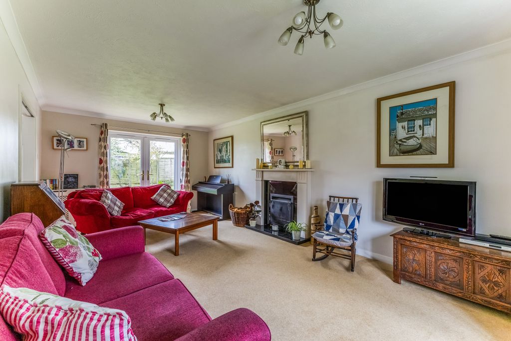 Property photo 3 of 14 Sitting Room