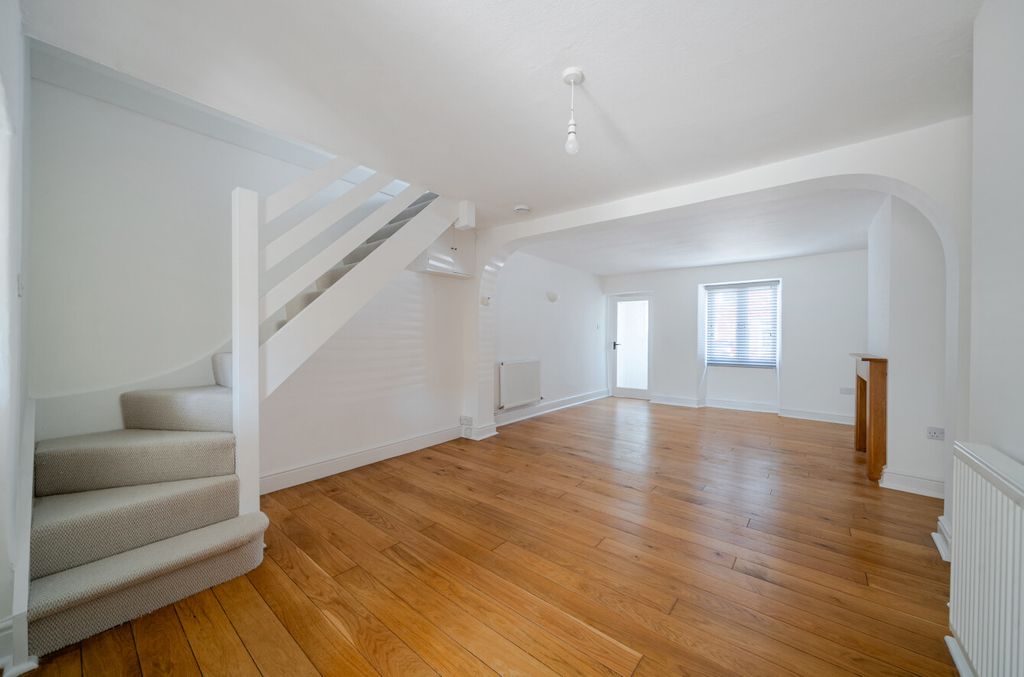 Property photo 3 of 15 1472346-11-6A26c4...