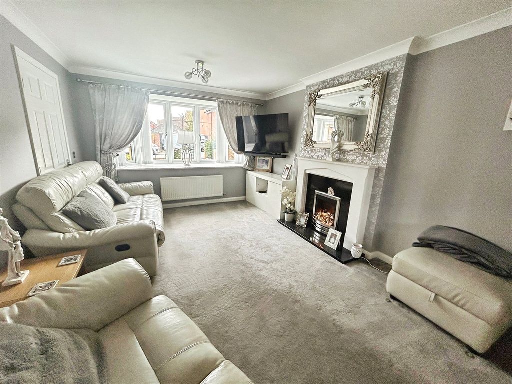 Property photo 3 of 23 Lounge