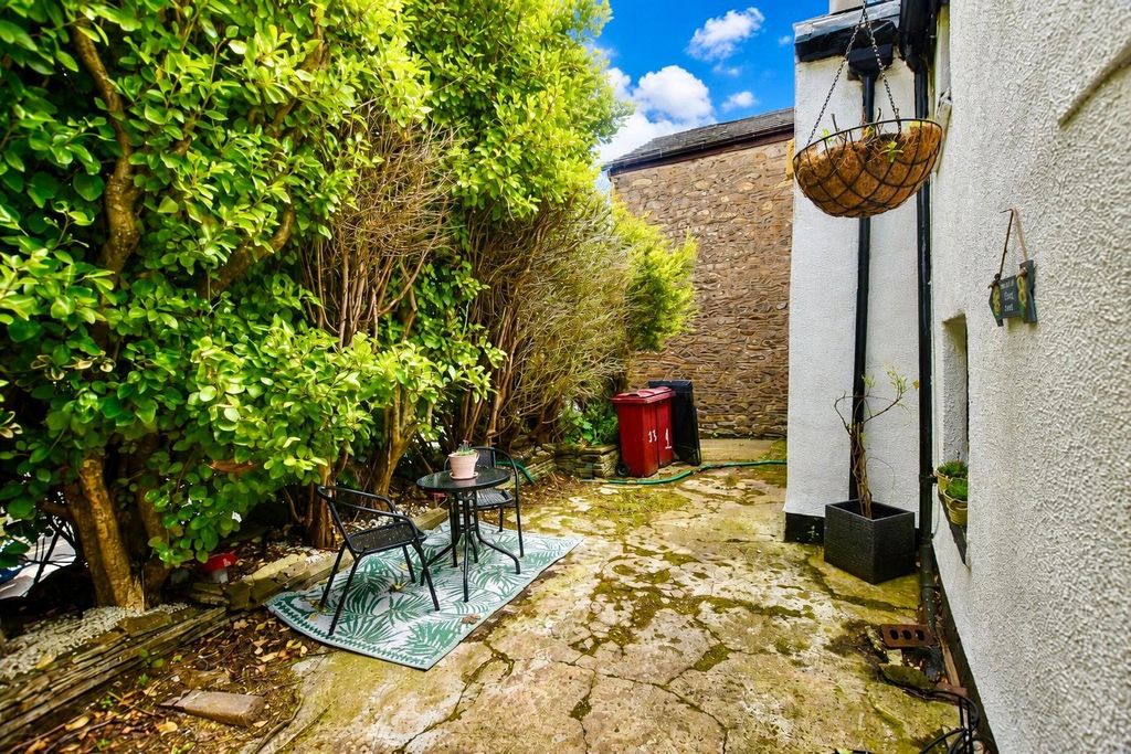 Property photo 2 of 12 Yard