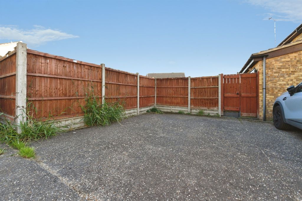 Property photo 3 of 12